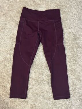 ZYIA Burgundy Athletic Leggings Capris with Side Pockets